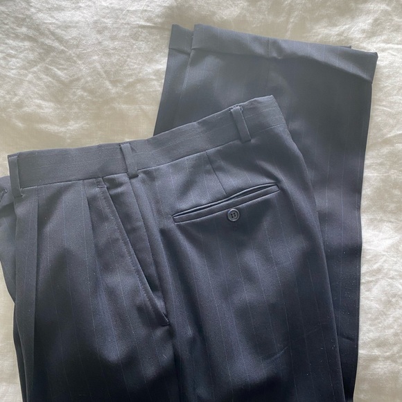 Burberry Mens Wool Navy Suit. - Picture 3 of 8